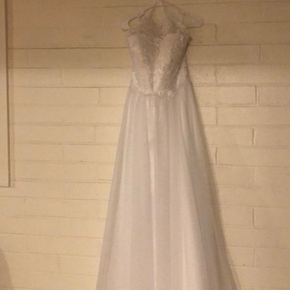 White lace and tulle wedding dress, small train - Picture 5 of 5